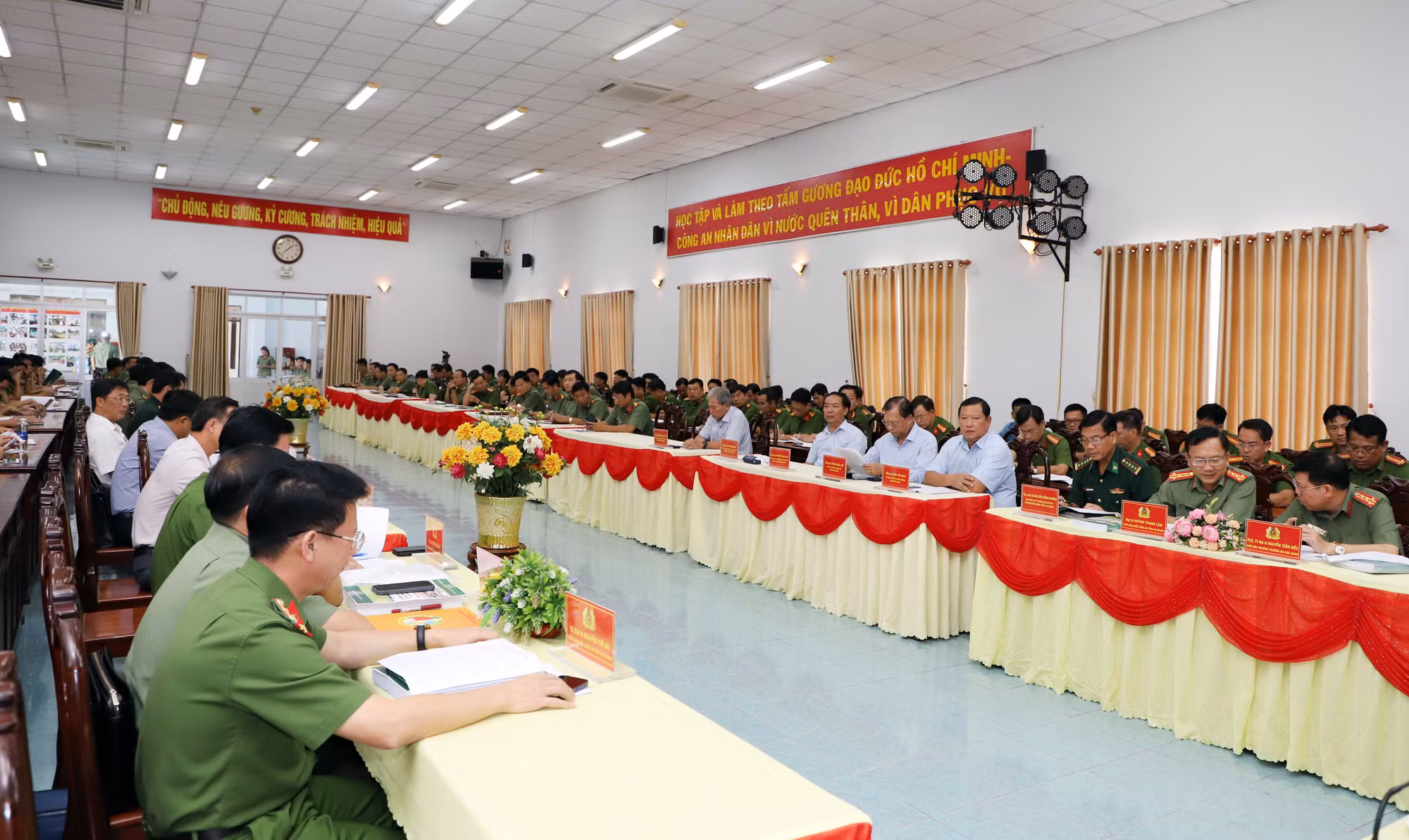 Nâng cao hiệu quả trong bảo đảm ANTT trên tuyến biên giới Tây Nam Bộ của Công an cấp xã -1