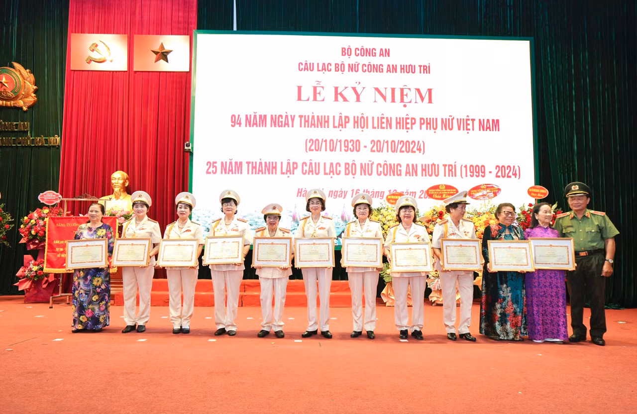 CLB Nữ Công an hưu trí Bộ Công an -0