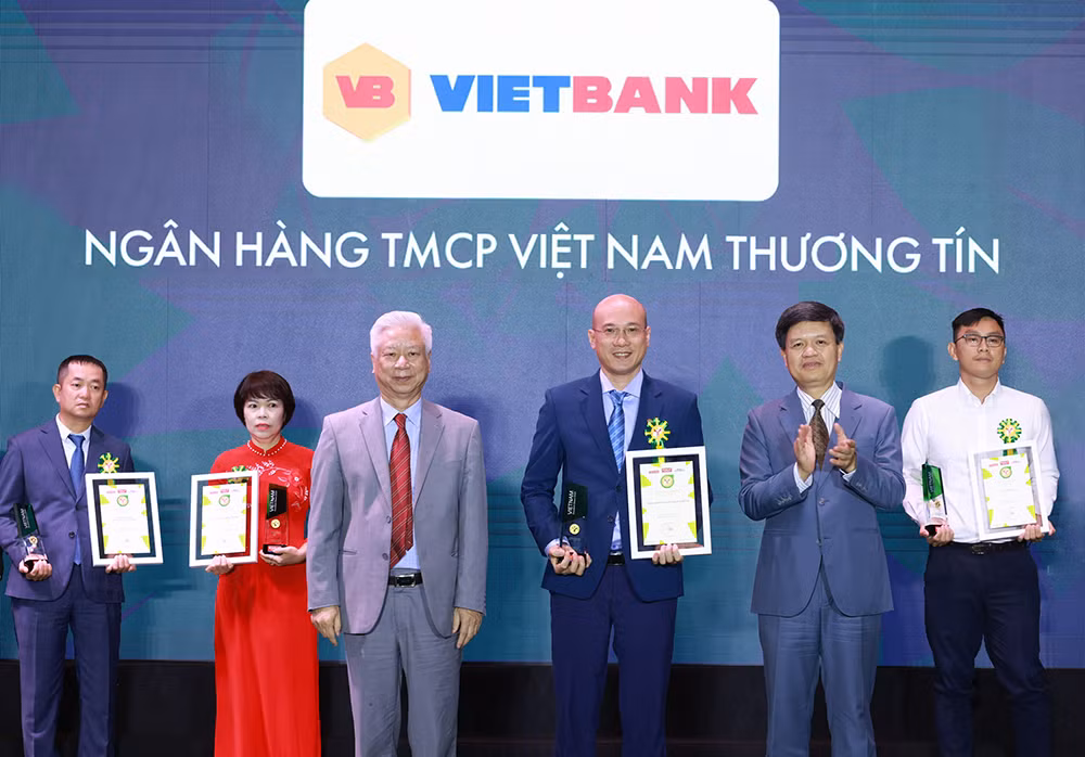 Vietbank lần thứ hai liên tiếp được vinh danh ‘Thương hiệu mạnh – phát triển bền vững 2024’ -0