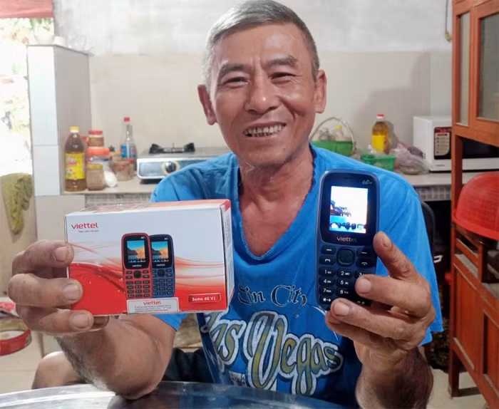 Cuộc chạy đua nước rút của Viettel để mỗi người dân có điện thoại kết nối Internet -0