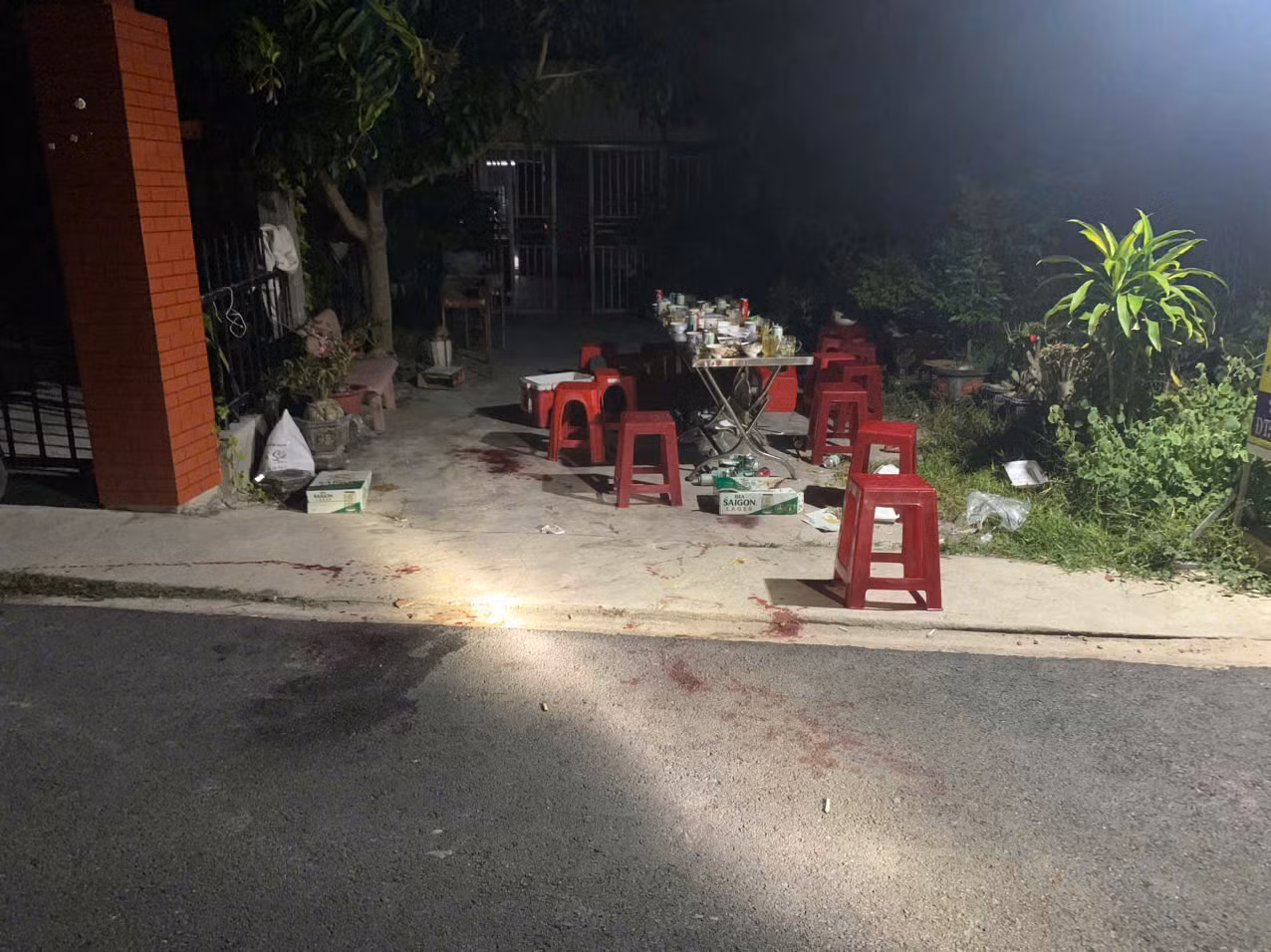 Vay tiền không trả, thiếu niên đâm trọng chủ nợ trọng thương -0