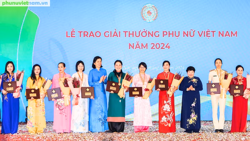 Tôn vinh phụ nữ Việt Nam trong lao động, nghiên cứu và sáng tạo -0