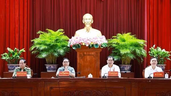 Thủ tướng chỉ đạo nhiều vấn đề nóng trong buổi tiếp xúc cử tri Cần Thơ