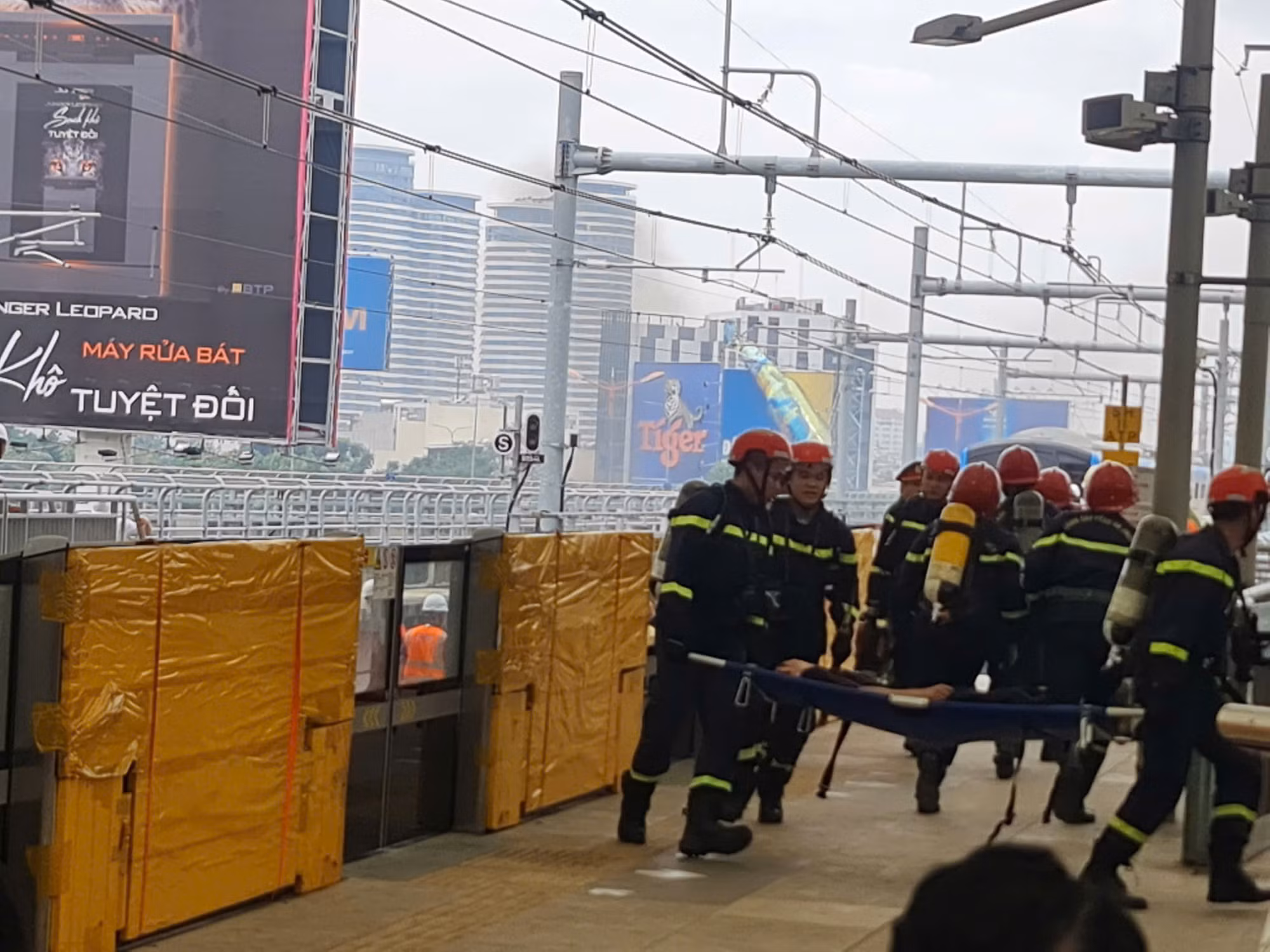 Diễn tập PCCC và CNCH tại nhà ga trên cao của tuyến Metro số 1 -0
