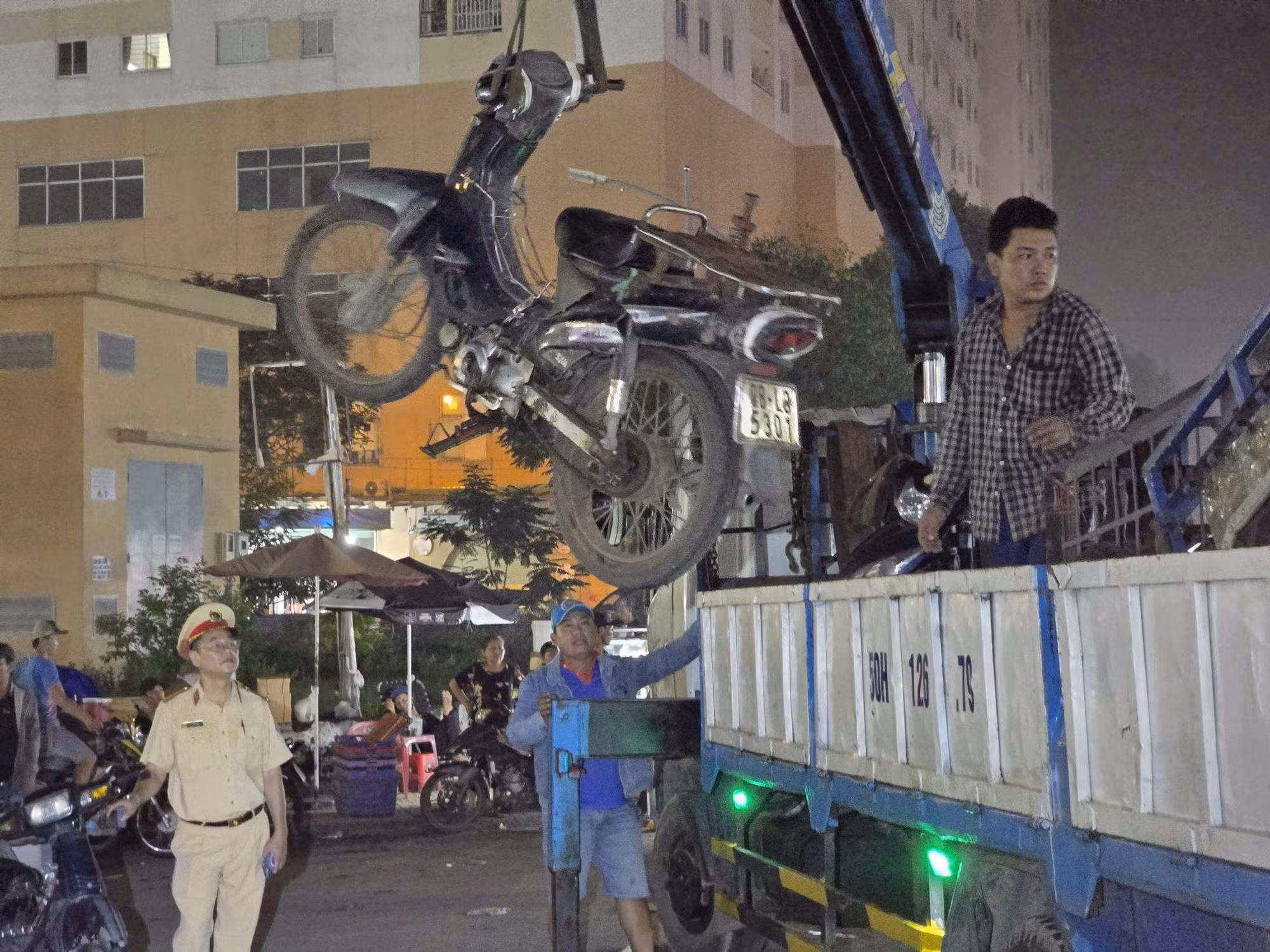 Mạnh tay xóa nguy cơ TNGT liên quan đến xe mù, xe quá đát khu vực chợ đầu mối -0