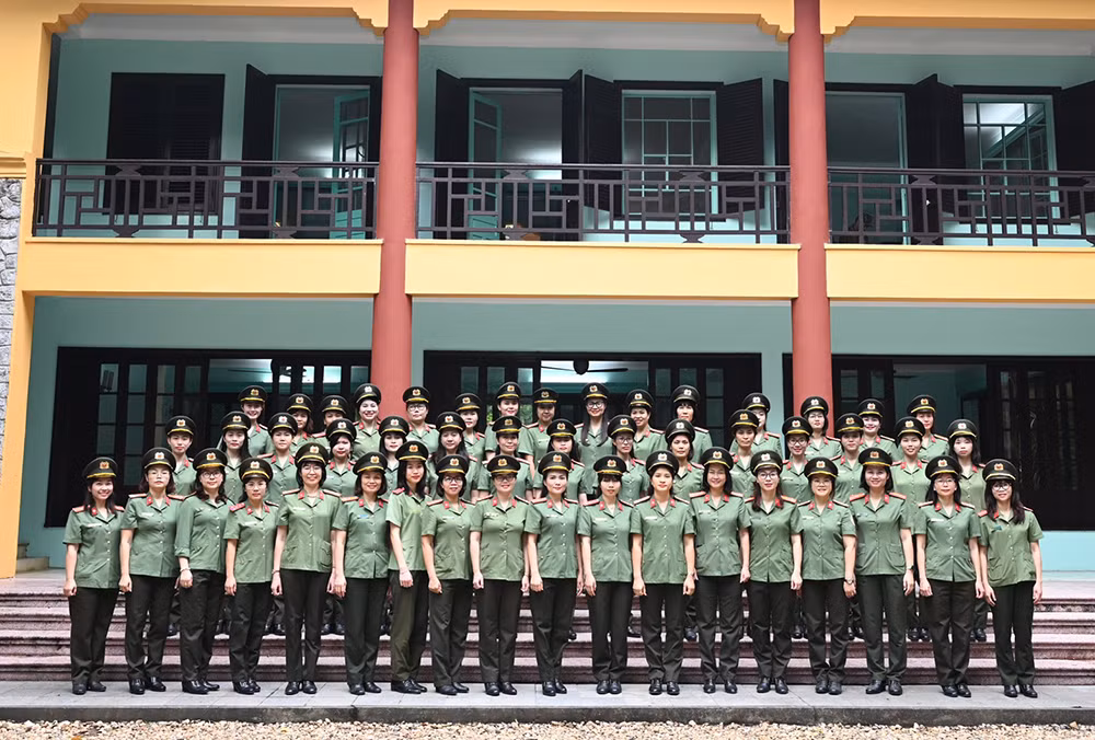 Hội Phụ nữ Cụm thi đua số 1 tổ chức sinh hoạt chính trị, “về nguồn” -0