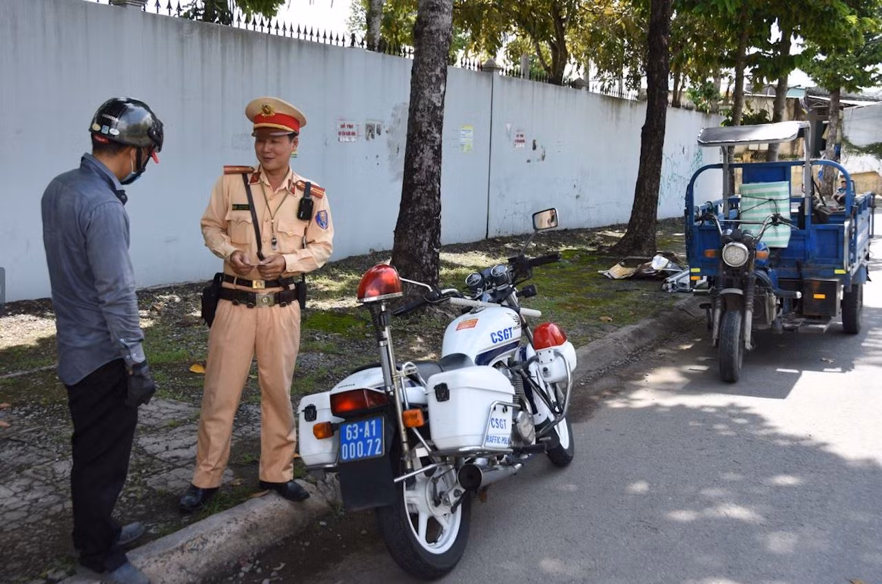 tuyên truyền, nhắc nhở chủ phương tiện. ảnh trọng tín.jpeg -0