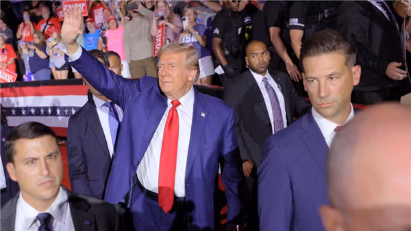 Tổng thống Biden chỉ đạo bảo vệ ông Trump gần như tổng thống đương nhiệm