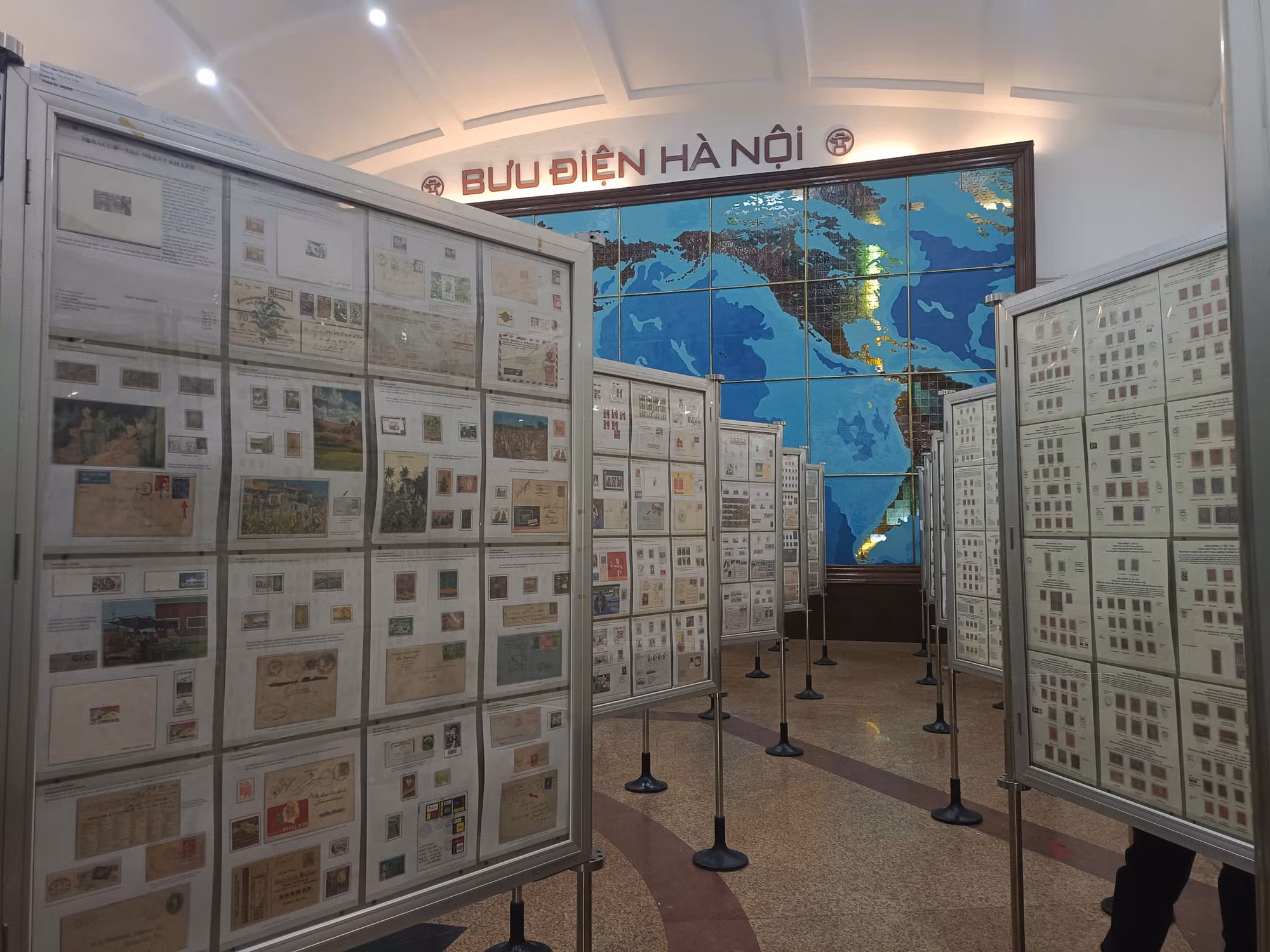 Trưng bày 300 khung tem tại Triển lãm tem 5 nước ASEAN và HongKong -0