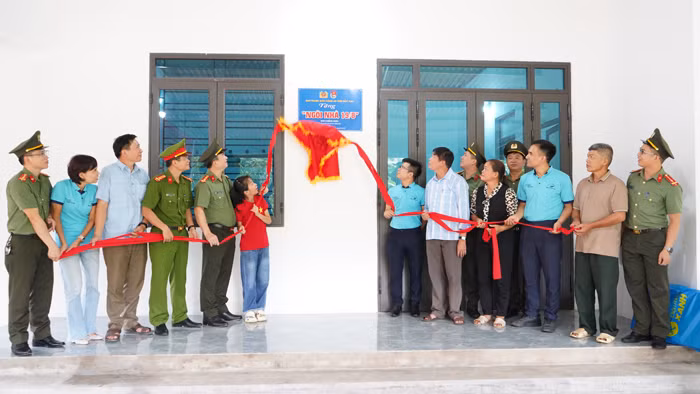 Khánh thành và bàn giao “Ngôi nhà 19/8” -0
