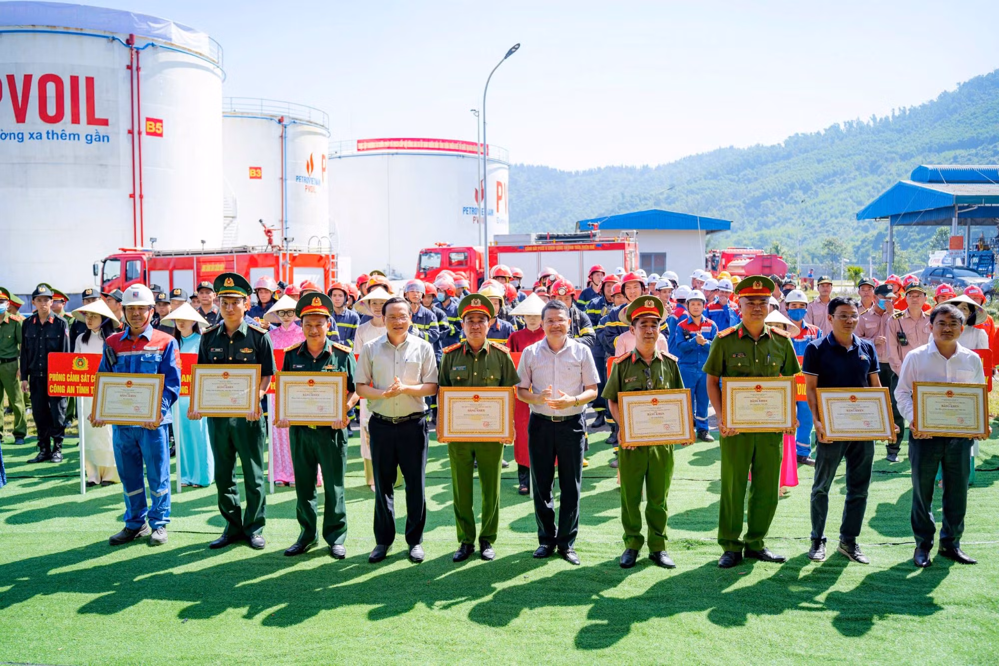 Hàng trăm Cảnh sát tham gia diễn tập chữa cháy và cứu nạn quy mô lớn tại kho xăng dầu Chân Mây -0