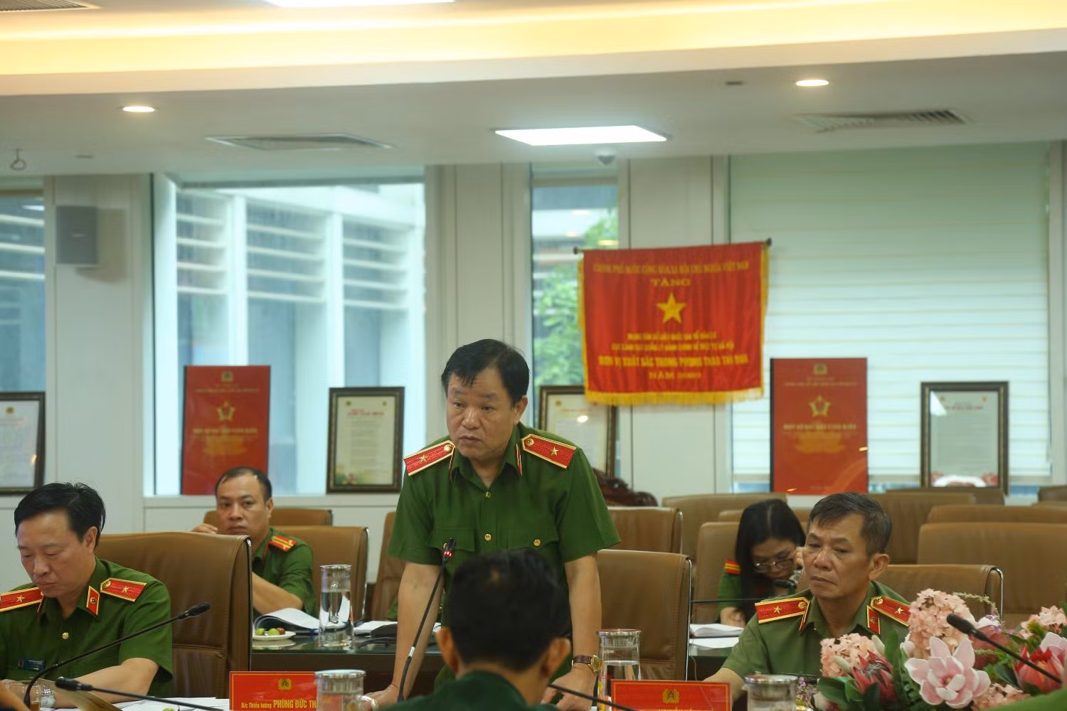 Huy động sức mạnh đấu tranh với tội phạm, vi phạm pháp luật về vũ khí, vật liệu nổ, công cụ hỗ trợ -0