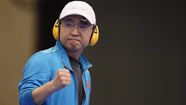 Xạ thủ 34 tuổi giúp Trung Quốc tái chiếm ngôi đầu tại Olympic Paris 2024
