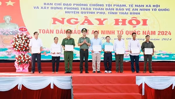 Tưng bừng Ngày hội toàn dân bảo vệ ANTQ ở Thái Bình