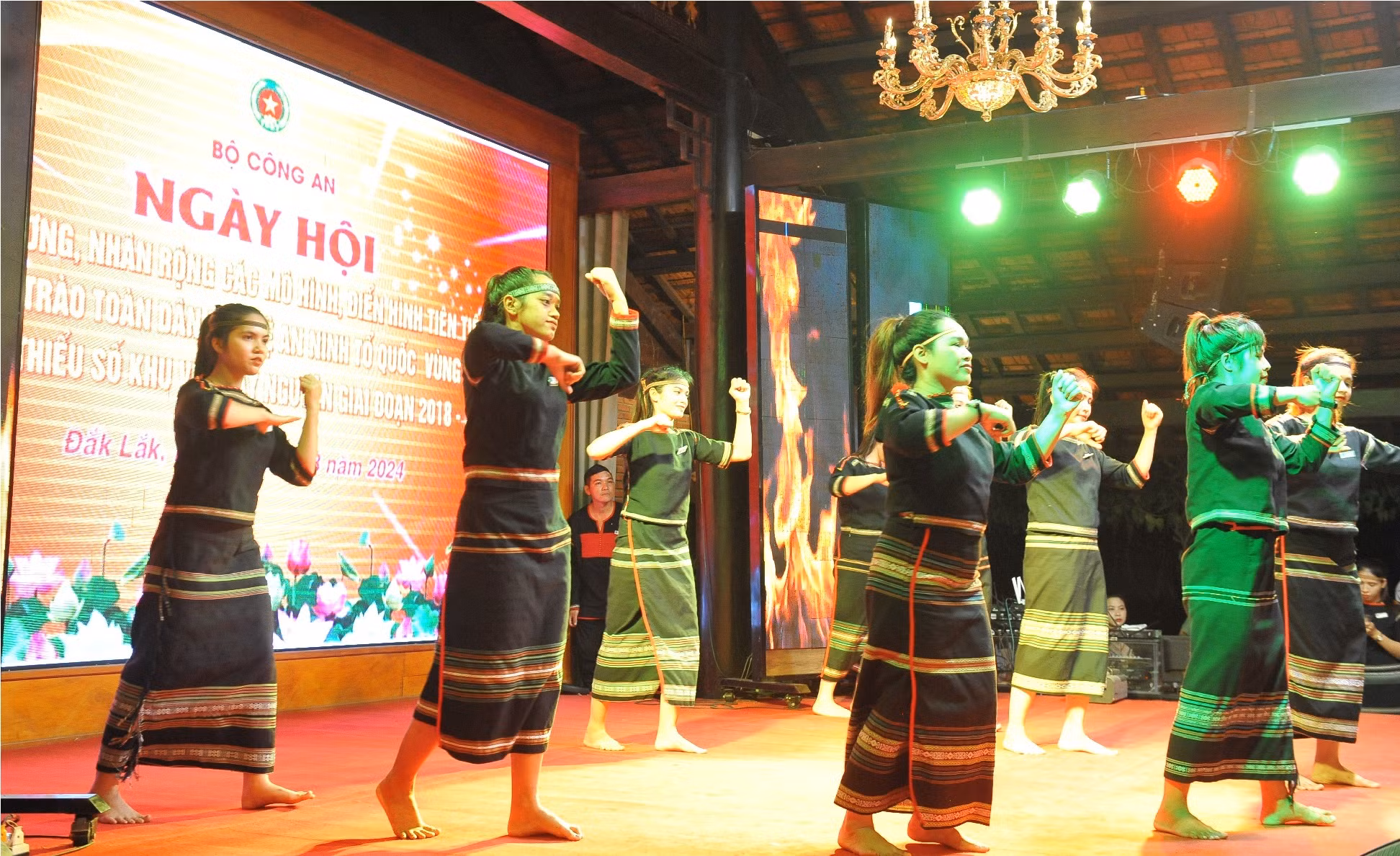 Thứ trưởng Lê Quốc Hùng dự Ngày hội Toàn dân bảo vệ an ninh Tổ quốc tại Đắk Lắk -0