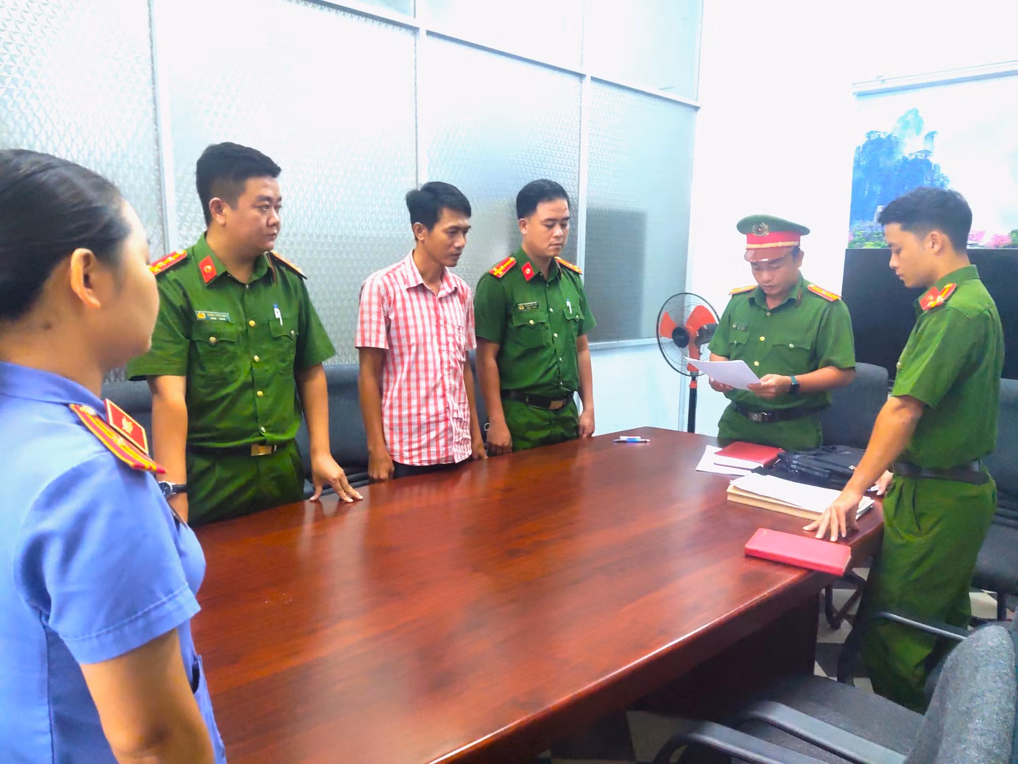 Bắt tạm giam đăng kiểm viên Chi cục Thủy sản tỉnh Bà Rịa-Vũng Tàu -0