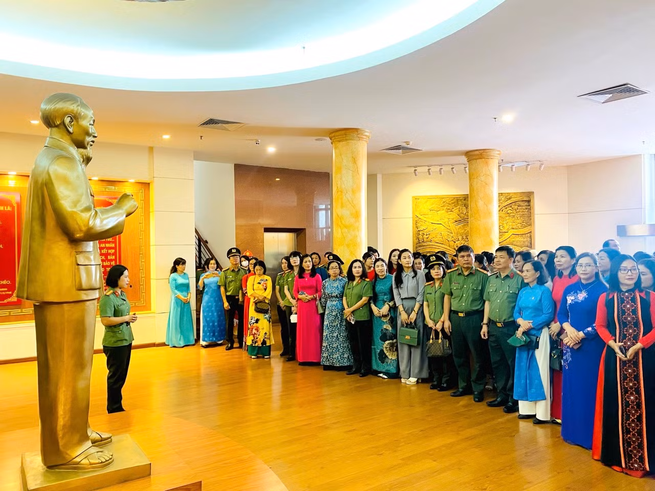 Tôn vinh 31 tập thể, 35 cá nhân phụ nữ điển hình tiên tiến trong phong trào toàn sân bảo vệ ANTQ khu vực phía Bắc -0
