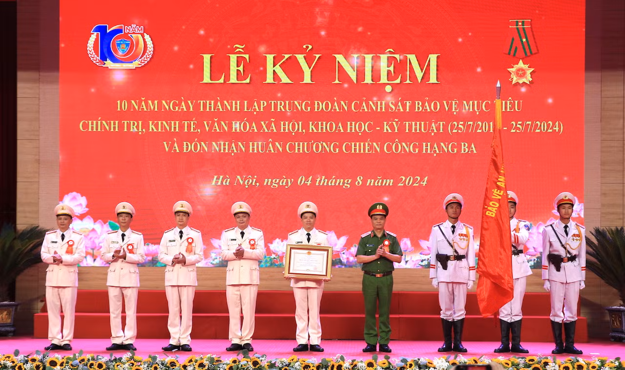 Cảnh sát bảo vệ mục tiêu chính trị, kinh tế, văn hóa xã hội, khoa học - kỹ thuật đón nhận Huân chương Chiến công -1
