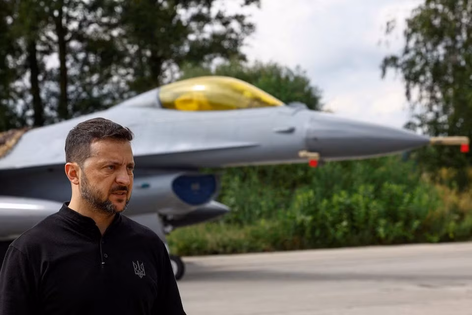 Chiến đấu cơ F-16 chính thức hoạt động trên bầu trời Ukraine -0