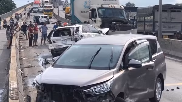 Vụ tai nạn liên hoàn tại dốc cầu Phú Mỹ: Tài xế khai xe tải mất phanh