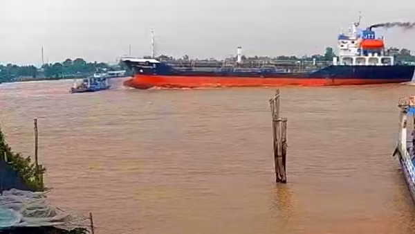 Vụ va chạm trên sông Vàm Nao: Phà chở ô tô sai quy định và không có máy trưởng