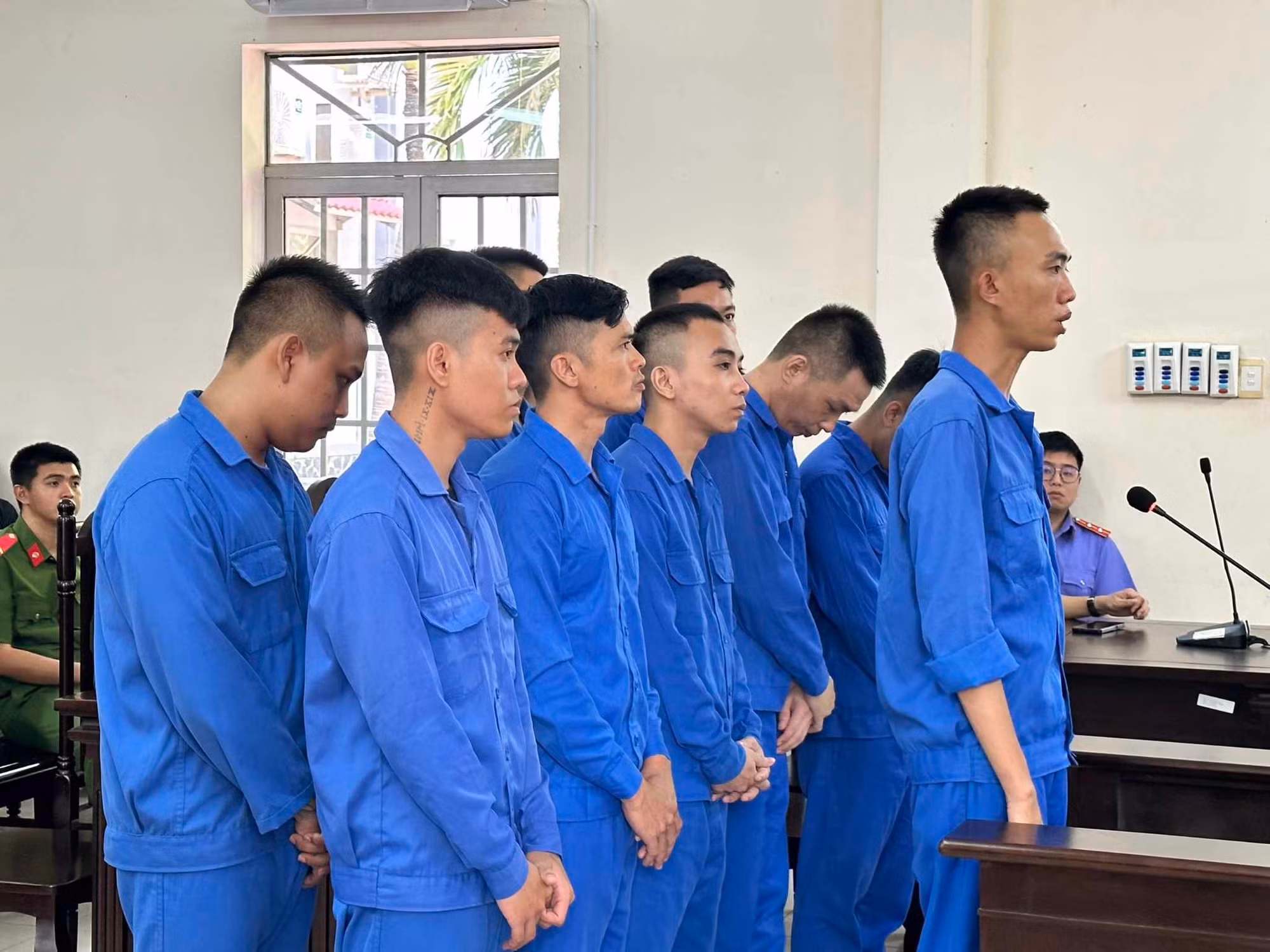 Mang 4 súng và đạn từ Tây Ninh xuống Vũng Tàu để trả thù, nhóm thanh niên lãnh án -0