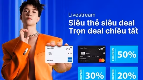 Anh Tú Atus livestream kể chuyện du lịch và tặng quà cho khán giả