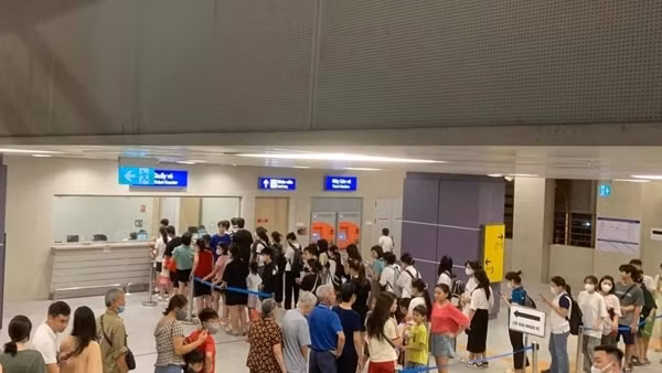 Hơn 2 vạn hành khách hào hứng trải nghiệm tàu điện Nhổn - ga Hà Nội
