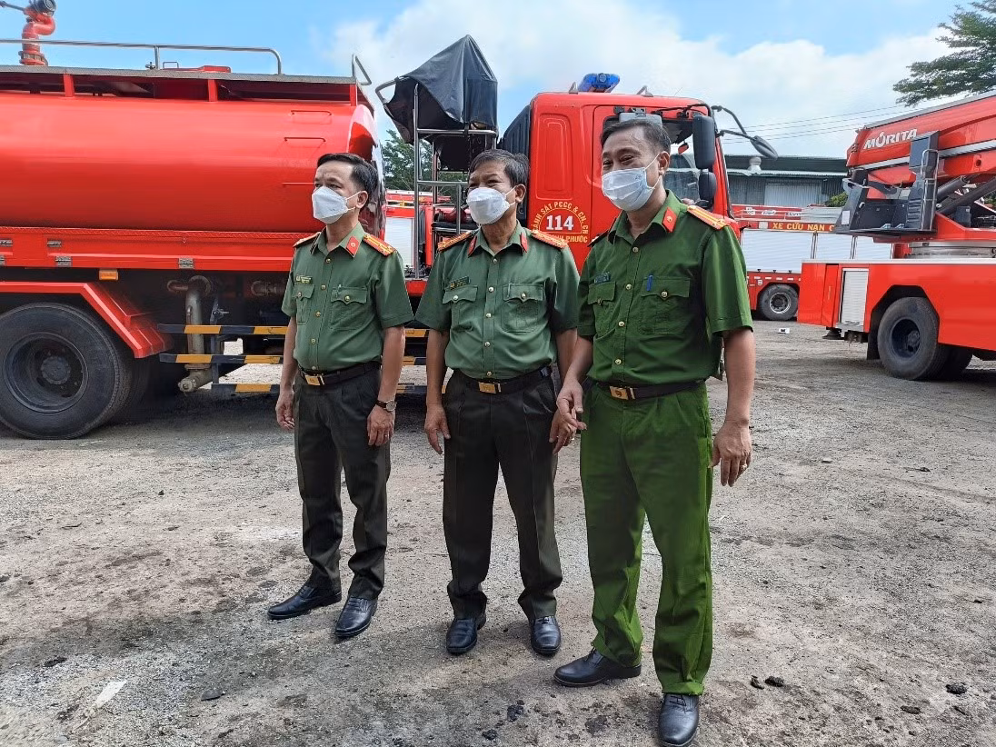 Thông tin về vụ cháy nhà kho công ty sản xuất dầu điều tại Bình Phước -0