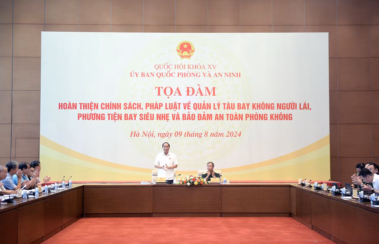 Bảo đảm an toàn phòng không qua việc quản lý tàu bay không người lái, phương tiện bay siêu nhẹ -0