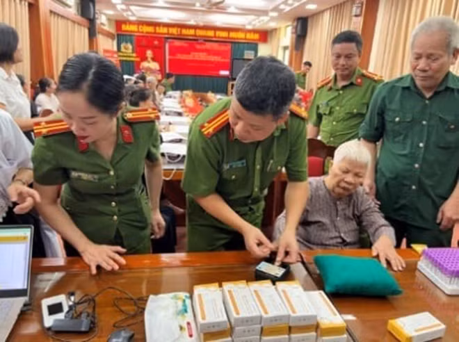 Người dân được thụ hưởng nhiều tiện ích khi triển khai Luật Căn cước -0