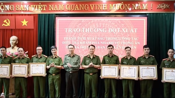 Khen thưởng 7 CBCS khám phá nhanh vụ trọng án tại Bắc Giang