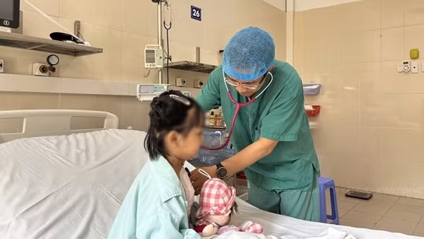 Bé gái 7 tuổi hồi sinh sự sống nhờ trái tim người lớn hiến tặng