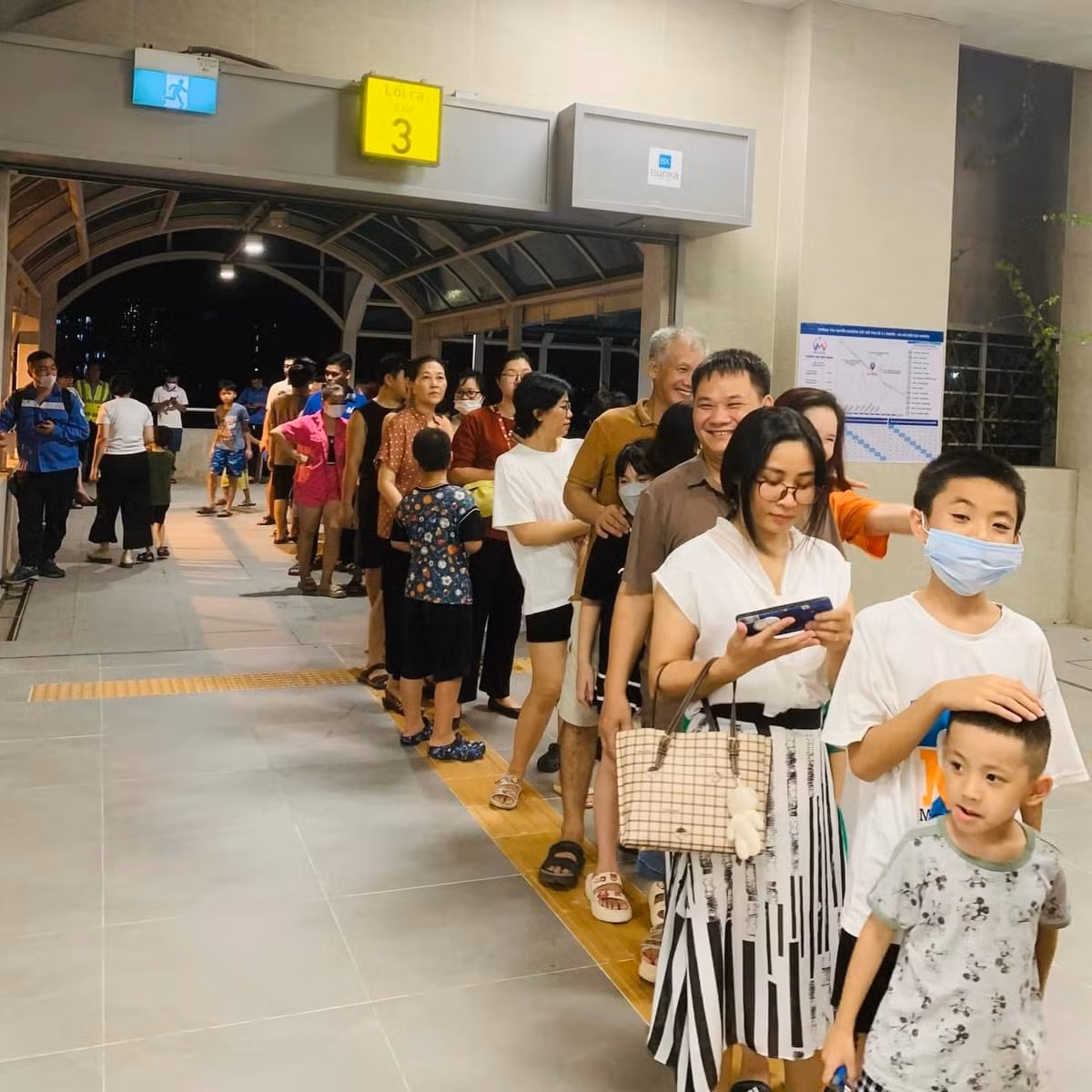 Hơn 2 vạn hành khách hào hứng trải nghiệm tàu điện Nhổn - ga Hà Nội -0