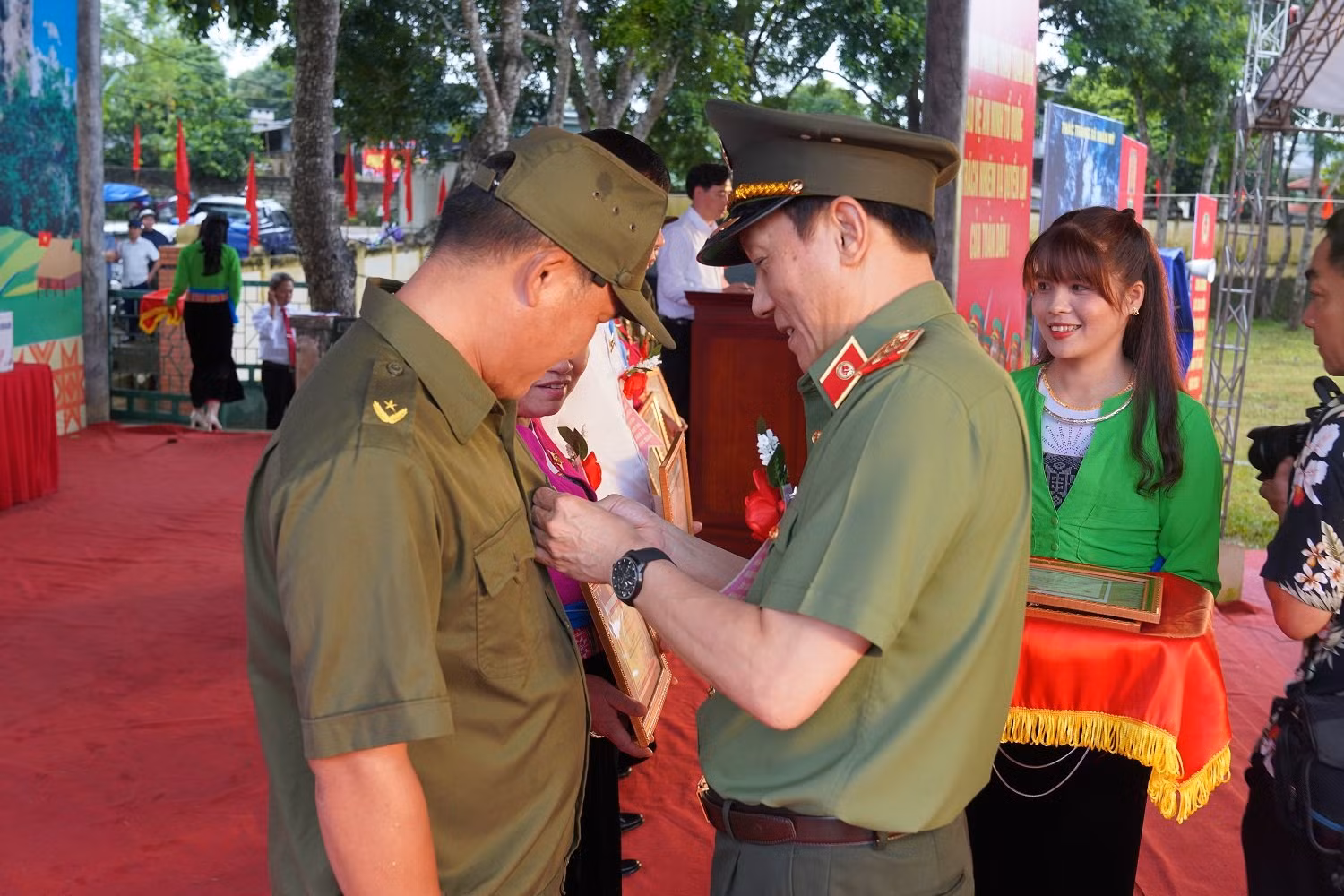 Nô nức Ngày hội toàn dân bảo vệ an ninh Tổ quốc tại xã Phong Phú- cái nôi văn hóa của vùng Mường Bi -0