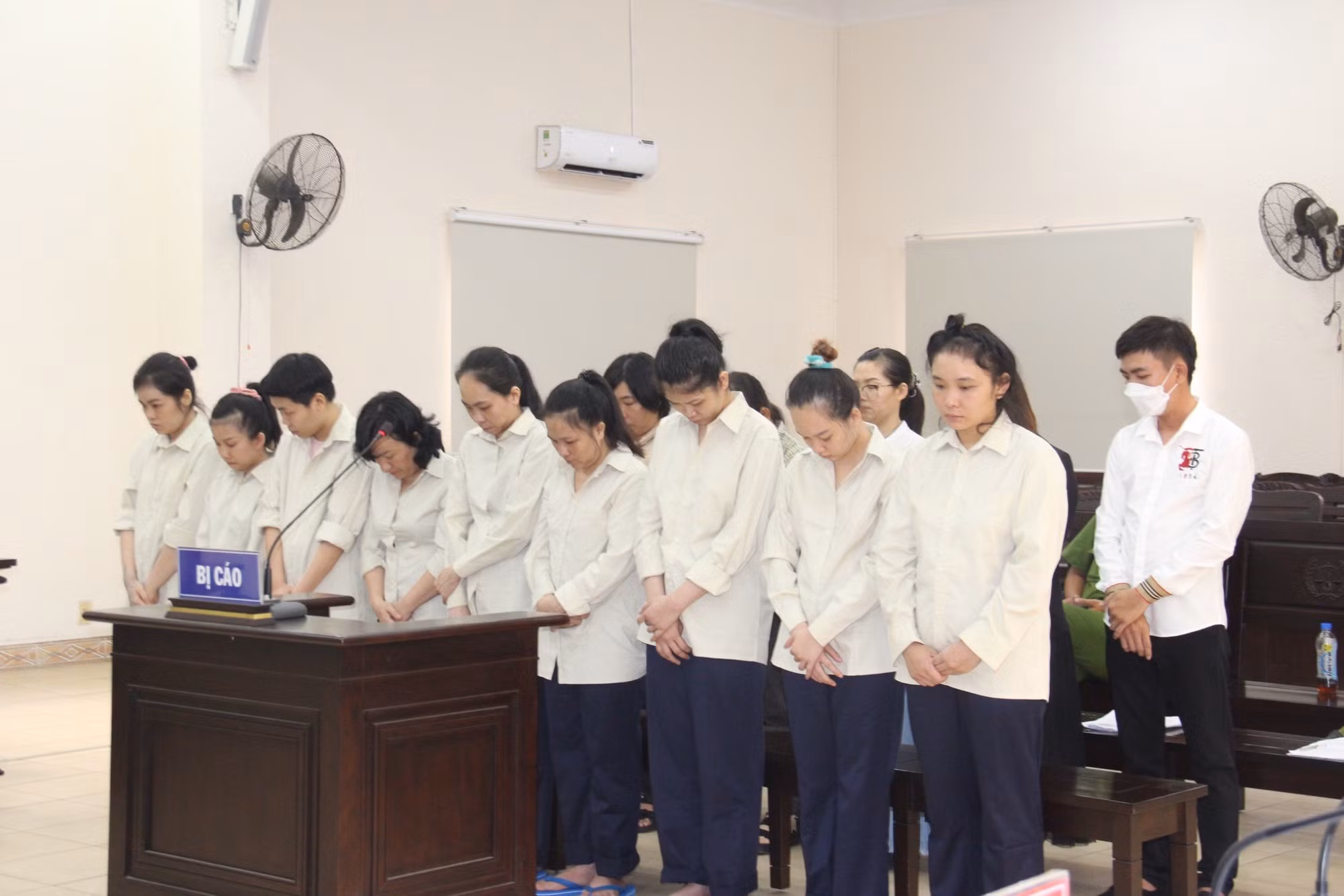 Đắng lòng những kẻ bán con… -0