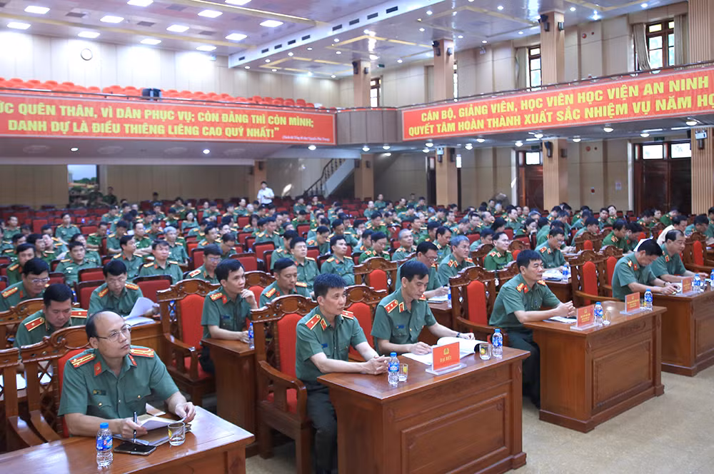 Khai mạc tập huấn điều lệnh, quân sự trong CAND năm 2024 -0
