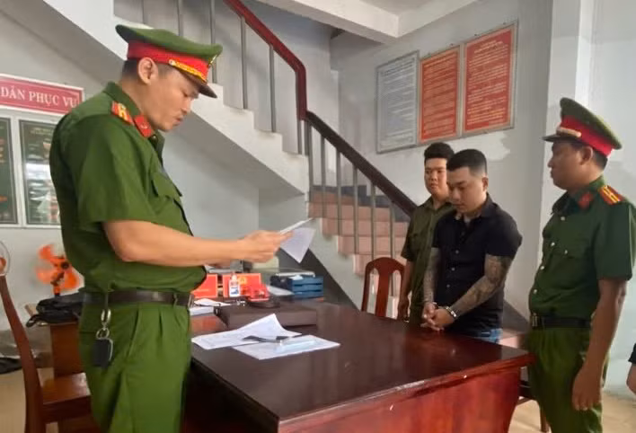 Bắt tạm giam đối tượng dùng giấy tờ giả để cầm cố ôtô