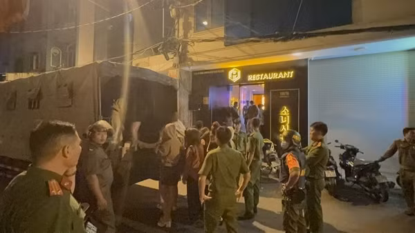 Triệt phá tụ điểm mại dâm cho người nước ngoài núp bóng nhà hàng thu lợi 10 tỷ đồng