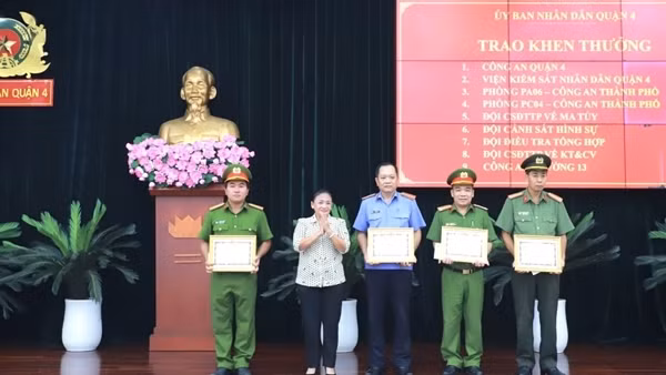 Khen thưởng các tập thể triệt phá đường dây đưa ma túy từ Campuchia về Việt Nam tiêu thụ