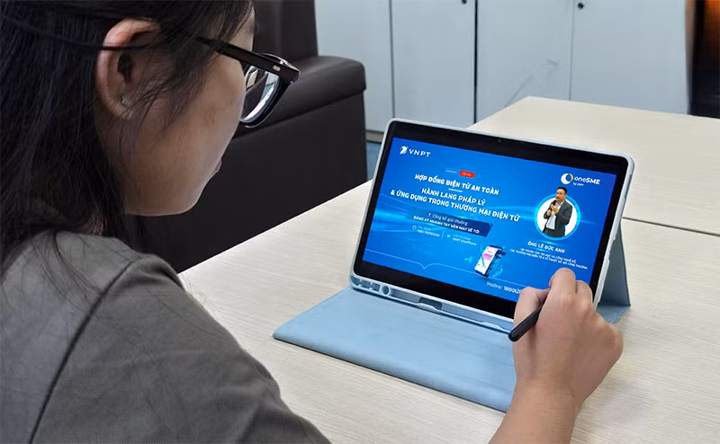 Livestream chia sẻ “Hợp đồng điện tử an toàn - hành lang pháp lý và ứng dụng trong thương mại điện tử” -0