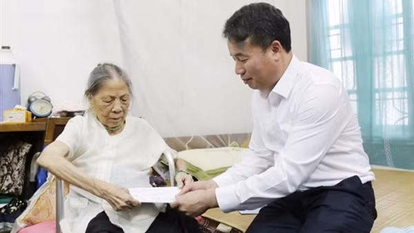 BHXH Hà Nội, TP Hồ Chí Minh gương mẫu, đi đầu trong chi trả lương hưu theo mức hưởng mới