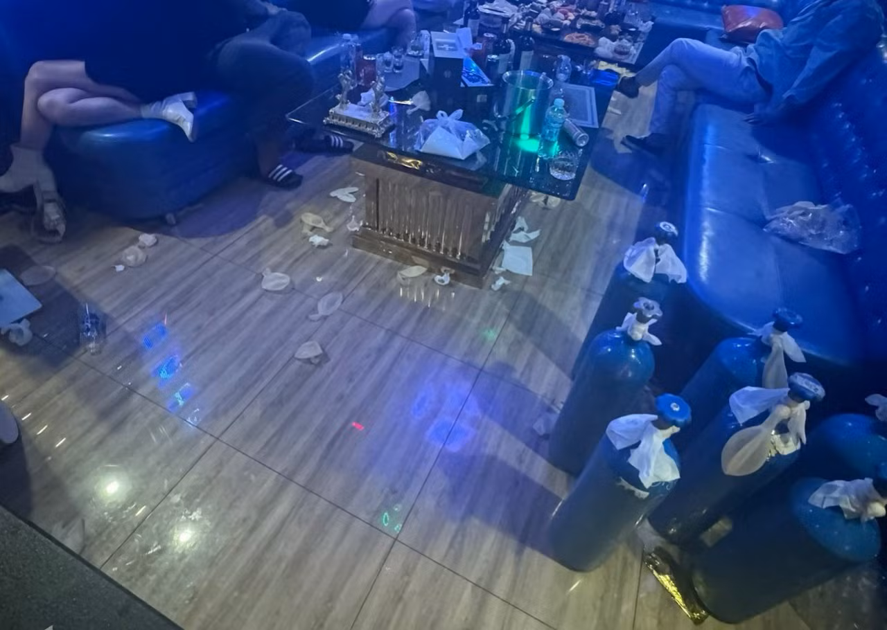 Triệt phá tụ điểm mại dâm cho người nước ngoài núp bóng nhà hàng thu lợi 10 tỷ đồng -2
