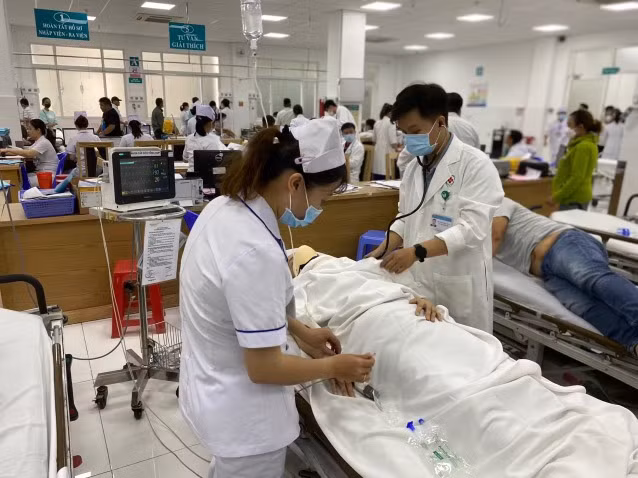 Công ty Công viên cây xanh nói gì về vụ cành cây gãy đổ khiến 5 người thương vong? -0