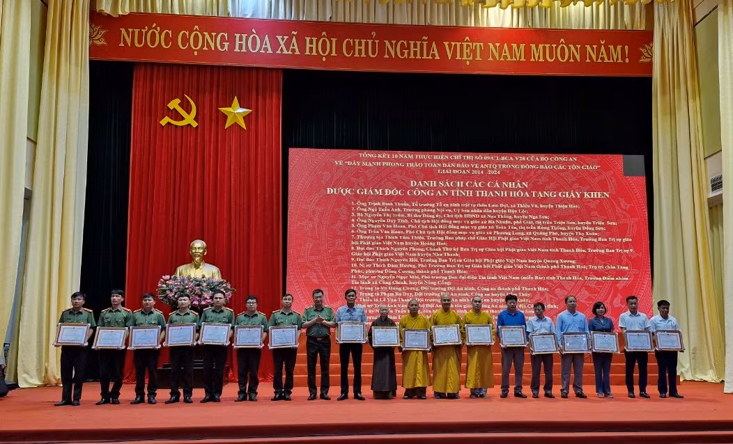 Nhân rộng mô hình, điển hình tiên tiến phong trào bảo vệ ANTQ trong đồng bào công giáo -0