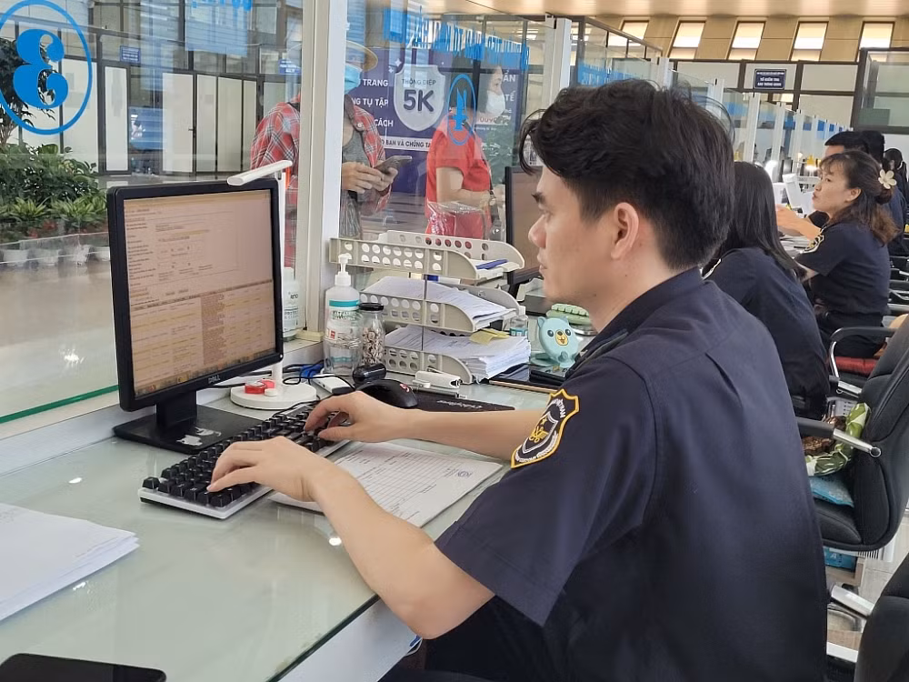 Xuất nhập khẩu bứt tốc, ngân sách tăng thu gần tỷ USD -0