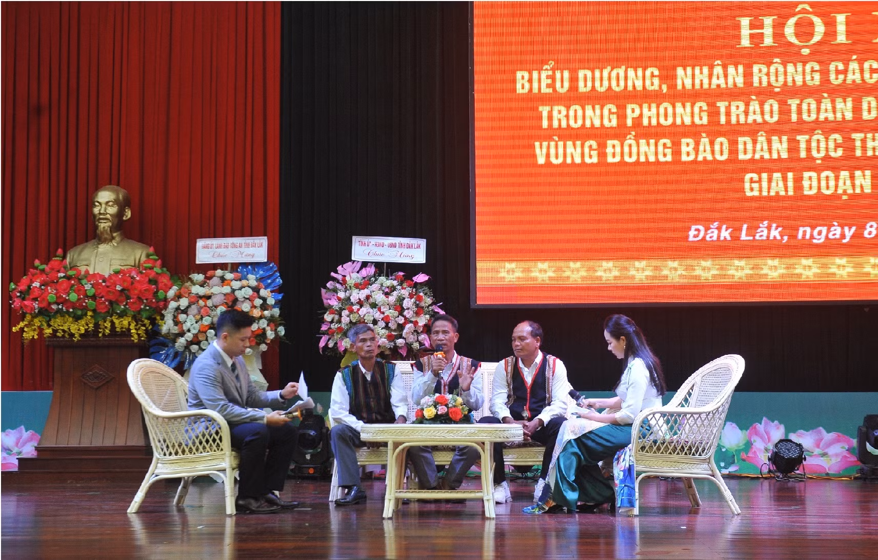 Biểu dương điển hình tiên tiến trong phong trào Toàn dân bảo vệ ANTQ -0