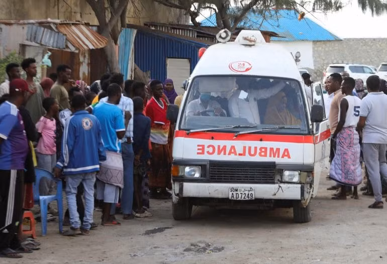 Đánh bom liều chết trên bãi biển đông đúc ở Somalia, gần 100 người thương vong -0