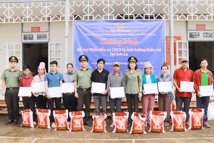 Nhiều hoạt động từ thiện hỗ trợ người dân thiệt hại mưa lũ ở Sơn La -0