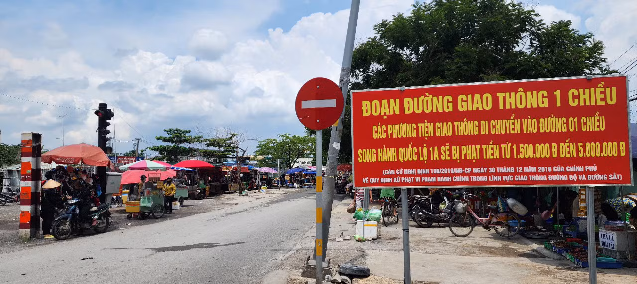 Không “dẹp” được chợ bán sỉ thực phẩm “bẩn” chỉ vì thiếu hồ sơ giải tỏa? -0